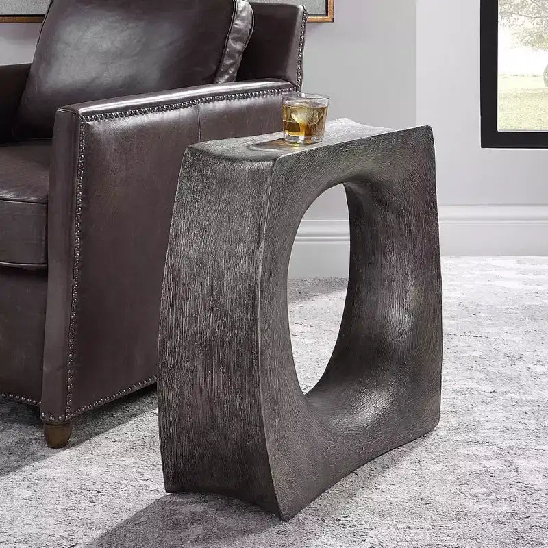 Table d'appoint industrielle antique en argent, 24 x 8 1/2, avec cadre sculptural pour salon, chambre à coucher, chevet, entrée