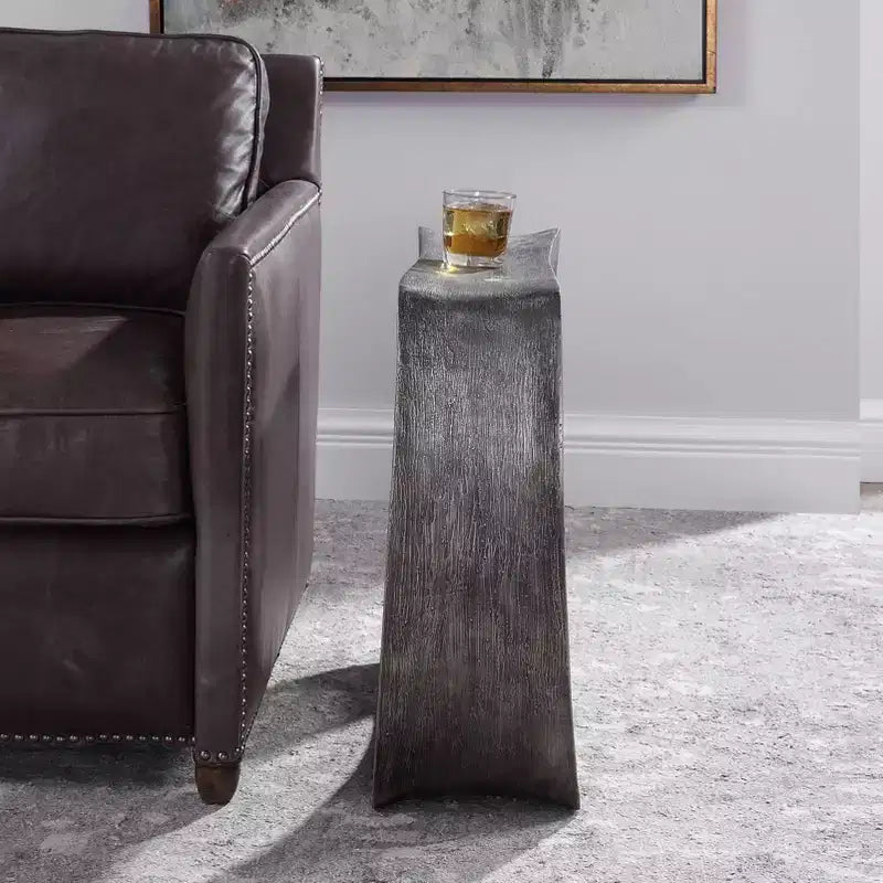 Table d'appoint industrielle antique en argent, 24 x 8 1/2, avec cadre sculptural pour salon, chambre à coucher, chevet, entrée