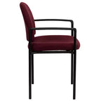 Chaise de réception latérale empilable en acier avec accoudoirs, modèle Confort