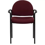 Chaise de réception latérale empilable en acier avec accoudoirs, modèle Confort