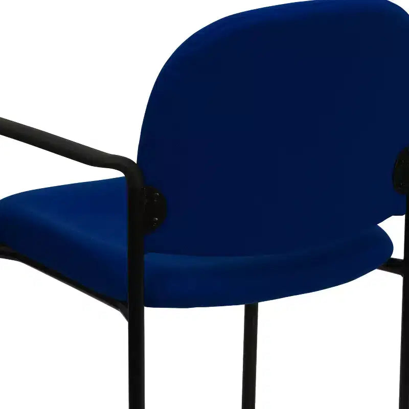 Chaise de réception latérale empilable en acier avec accoudoirs, modèle Confort