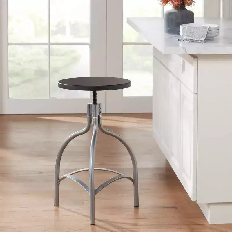 Tabouret de bar pivotant en métal argenté Talor, hauteur 29 1/4, siège en bois noir réglable de style industriel avec repose-pieds, pour îlot de cuisine ou comptoir de maison